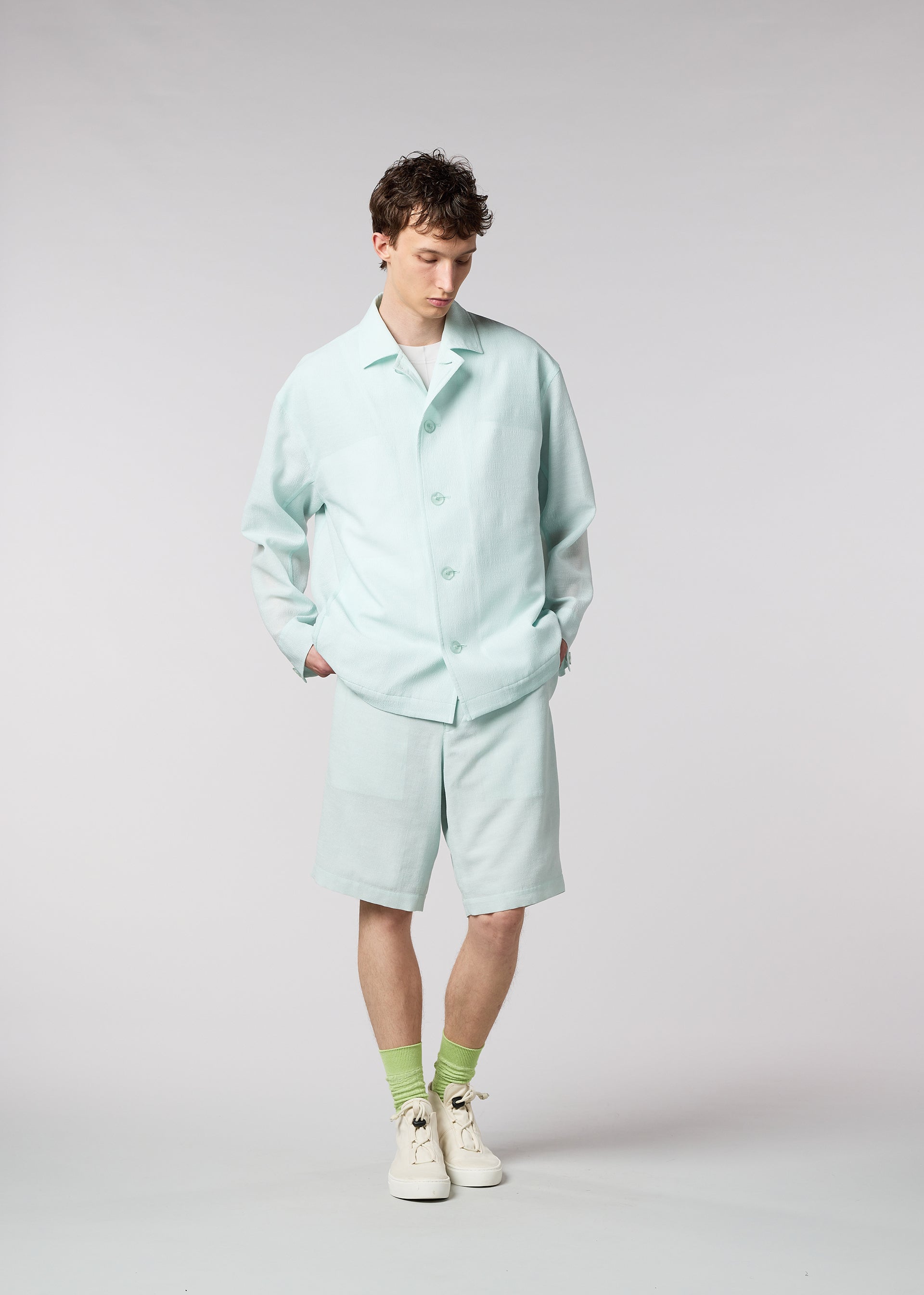 A model wears the IM MEN LUCID trousers.
