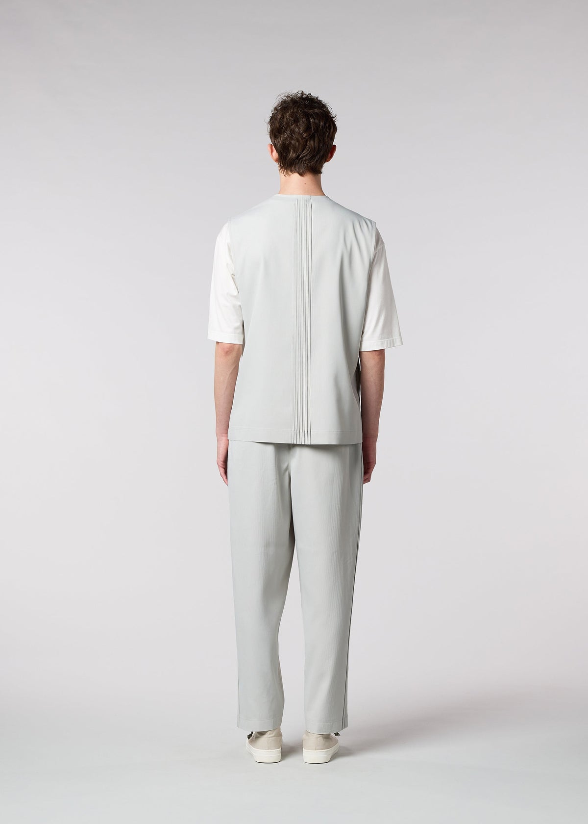 A model wears the IM MEN AIR PLEATS trousers.
