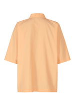 A detail shot of the IM MEN ONE CUT SHIRT shirt.
