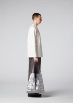 A model wears the IM MEN PATA PATA METALLIC bag.