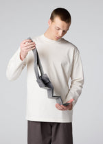 A model wears the IM MEN PATA PATA METALLIC bag.