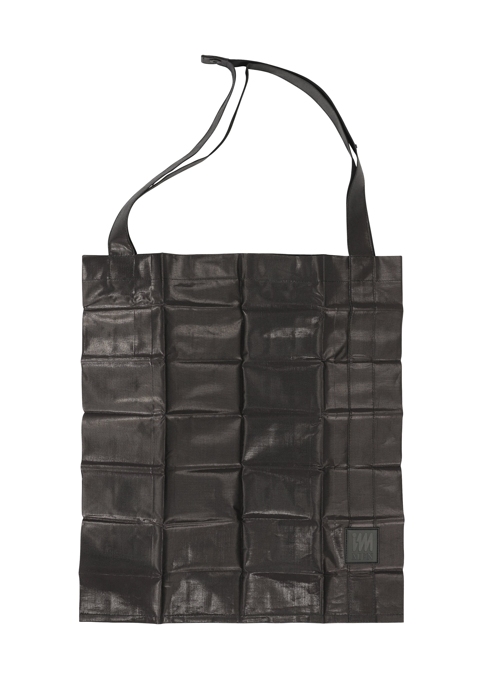 A product shot of the IM MEN PATA PATA METALLIC bag in black (15).