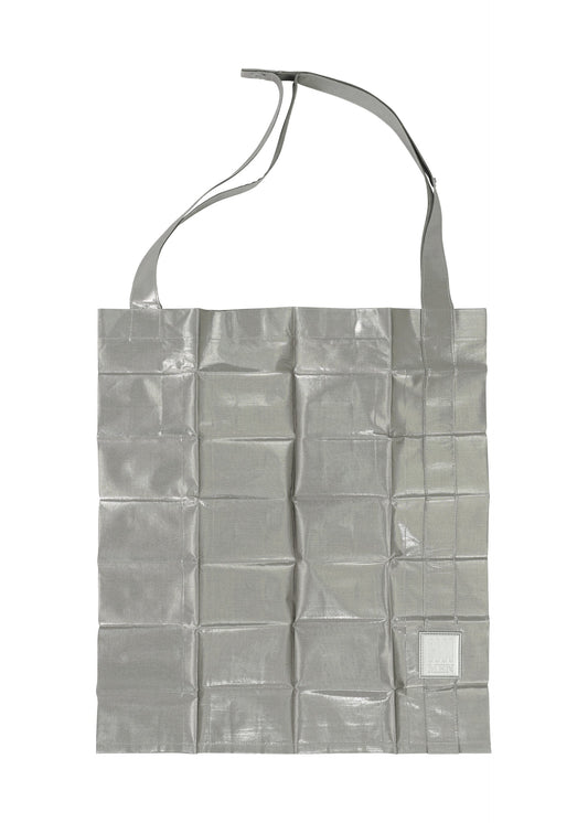 A product shot of the IM MEN PATA PATA METALLIC bag in silver (91).