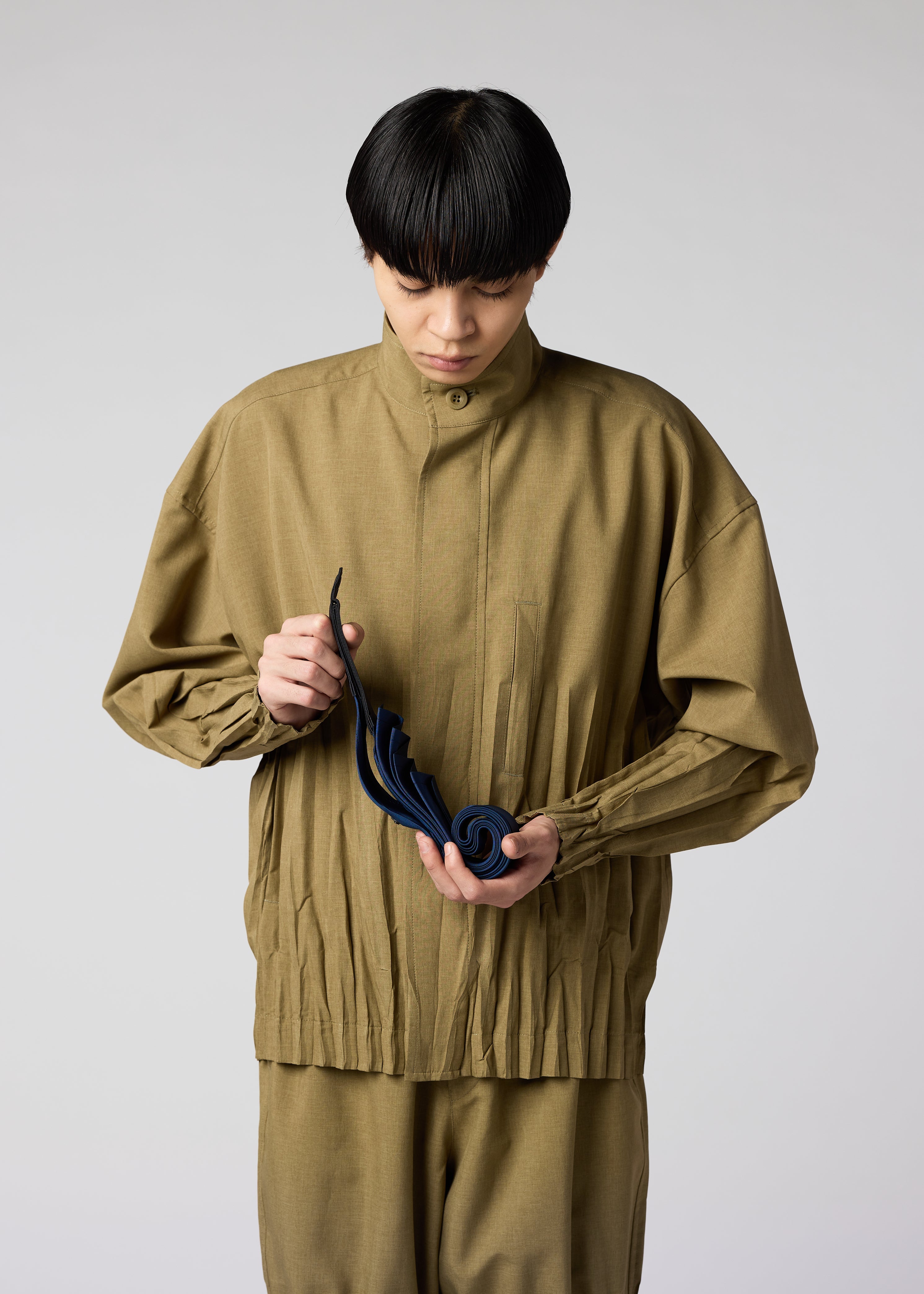GURU GURU Functional Bag Black – The official ISSEY MIYAKE ONLINE