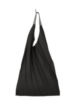 A product shot of the IM MEN GURU GURU bag in black (15).