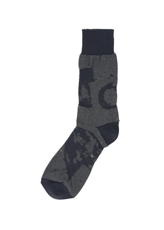 A product shot of the IM MEN GEOMETRY SOCKS socks in navy (75).
