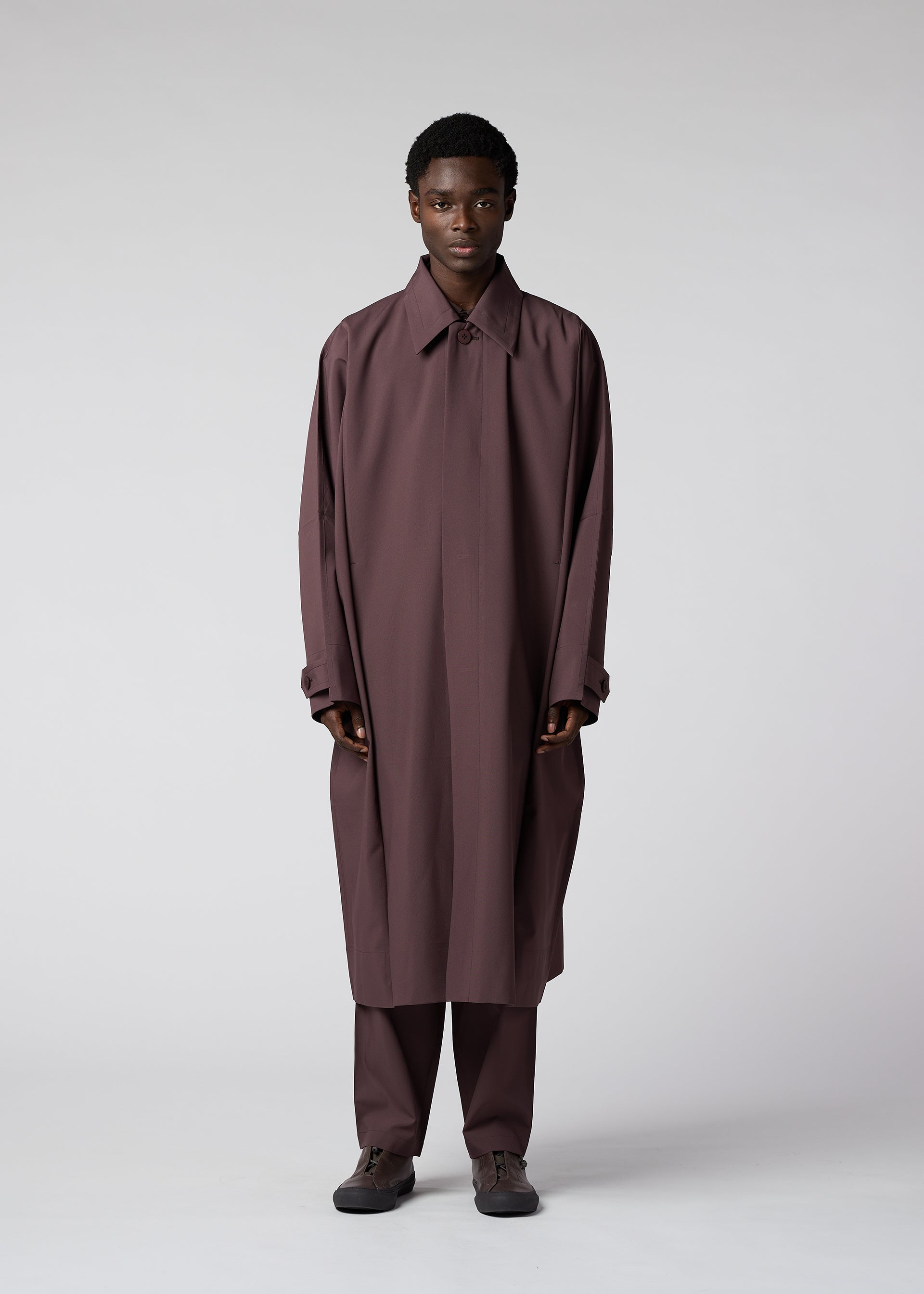 A model wears the IM MEN FLAT clothing.