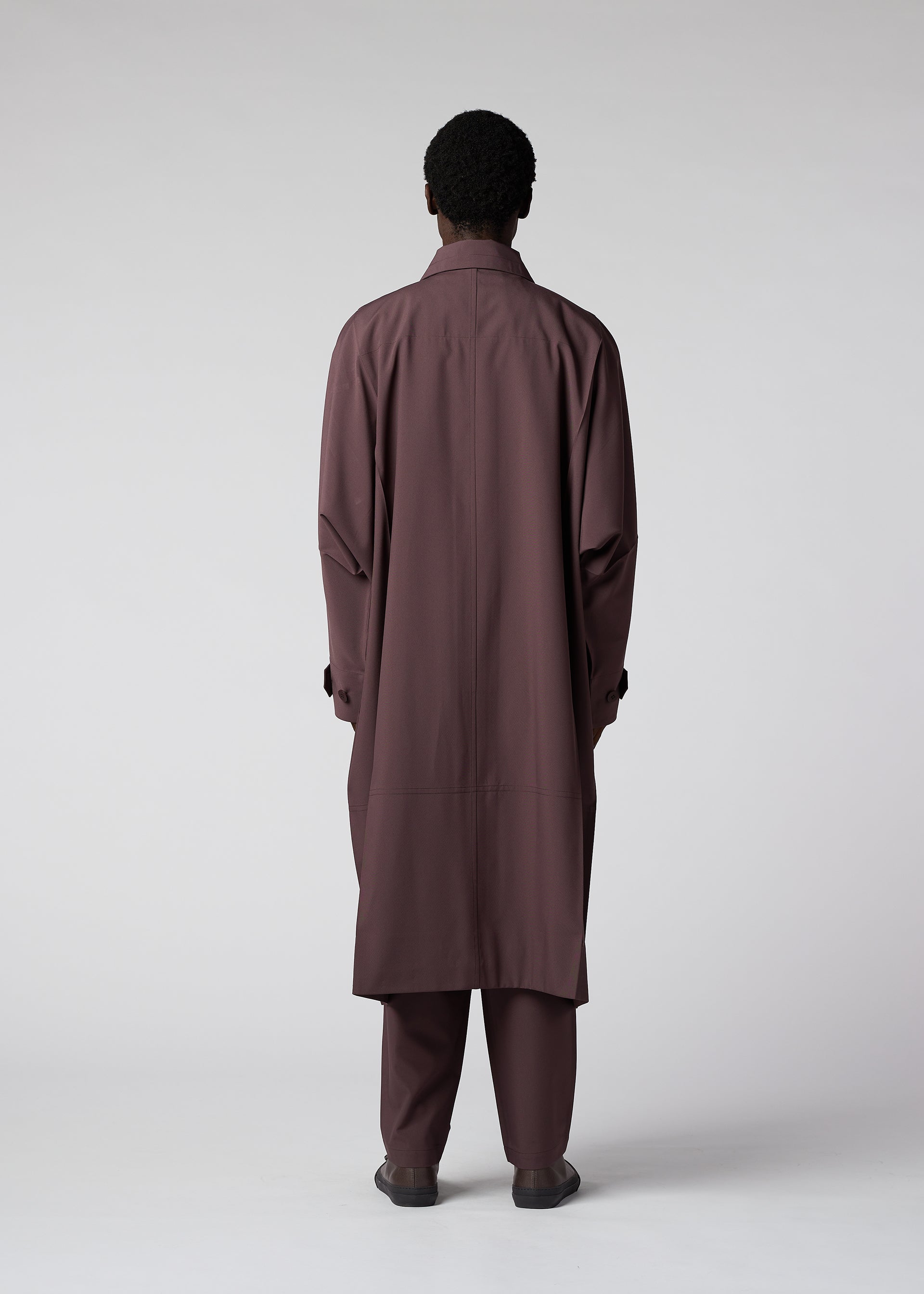 A model wears the IM MEN FLAT clothing.