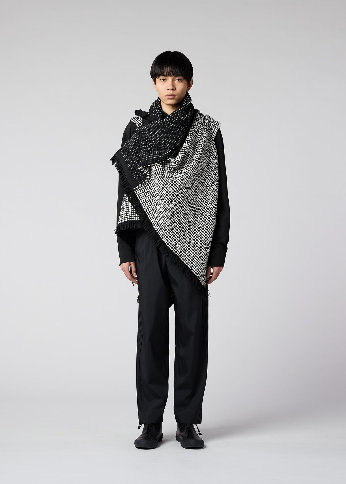 A model wears the IM MEN SAKIORI vest.