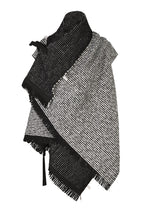 A product shot of the IM MEN SAKIORI vest in white (01).