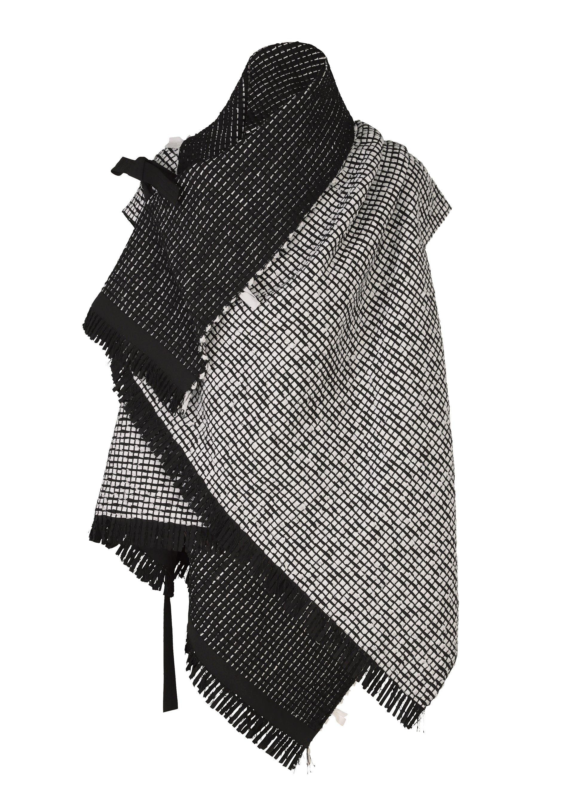 A product shot of the IM MEN SAKIORI vest in white (01).
