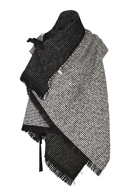 A product shot of the IM MEN SAKIORI vest in white (01).