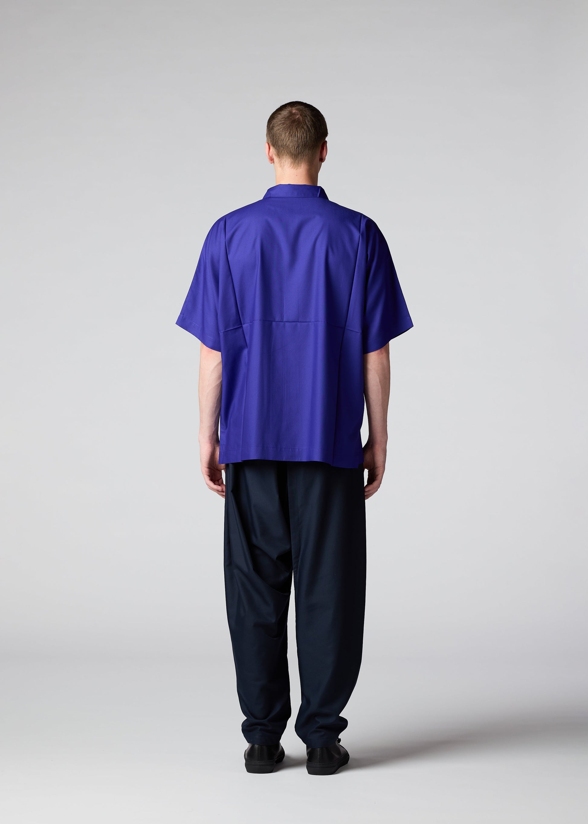 A model wears the IM MEN SWING trousers.
