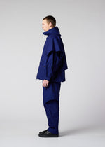 A model wears the IM MEN LIGHT COTTON trousers.