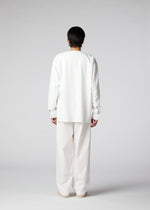 A model wears the IM MEN LIGHT COTTON trousers.