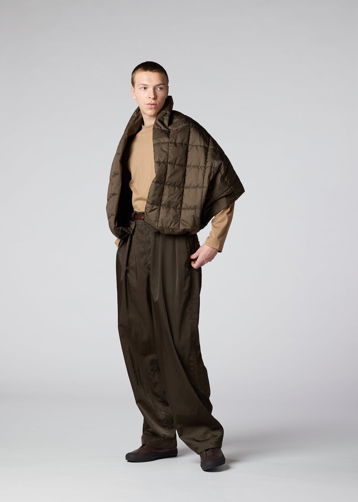 A model wears the IM MEN SWITCH trousers.