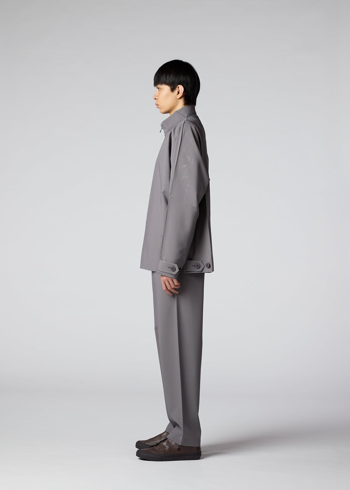 A model wears the IM MEN FLAT clothing.