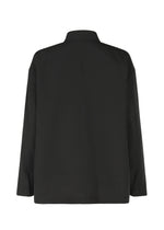 A detail shot of the IM MEN HYBRID SHIRT shirt.