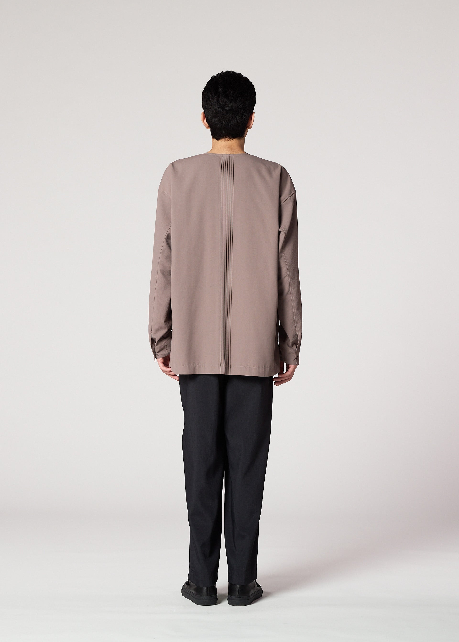 A model wears the IM MEN PLEATS SHIRT shirt.