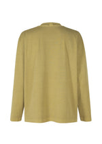 A detail shot of the IM MEN PIGMENT T top.