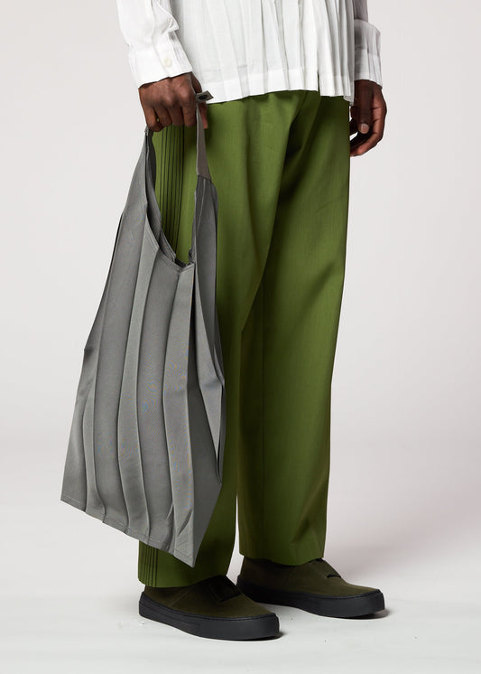 A model wears the IM MEN GURU GURU bag.