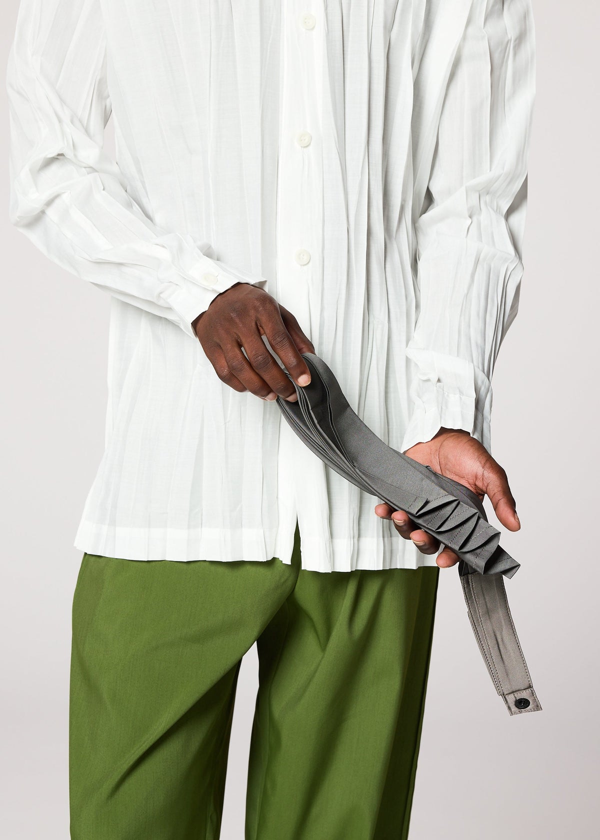 A model wears the IM MEN GURU GURU bag.