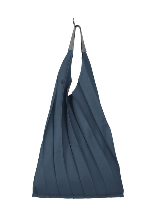 A product shot of the IM MEN GURU GURU bag in dark blue (73).