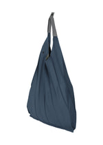 A detail shot of the IM MEN GURU GURU bag.
