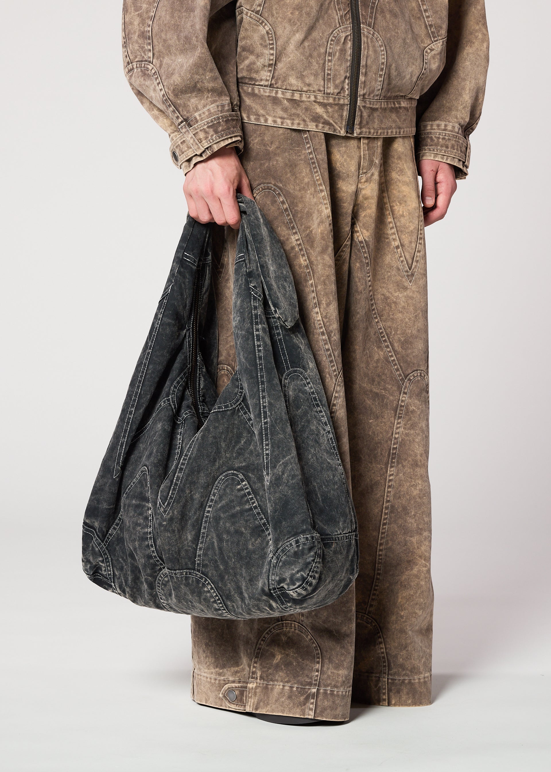 A model wears the IM MEN ELEMENTS BAG bag.