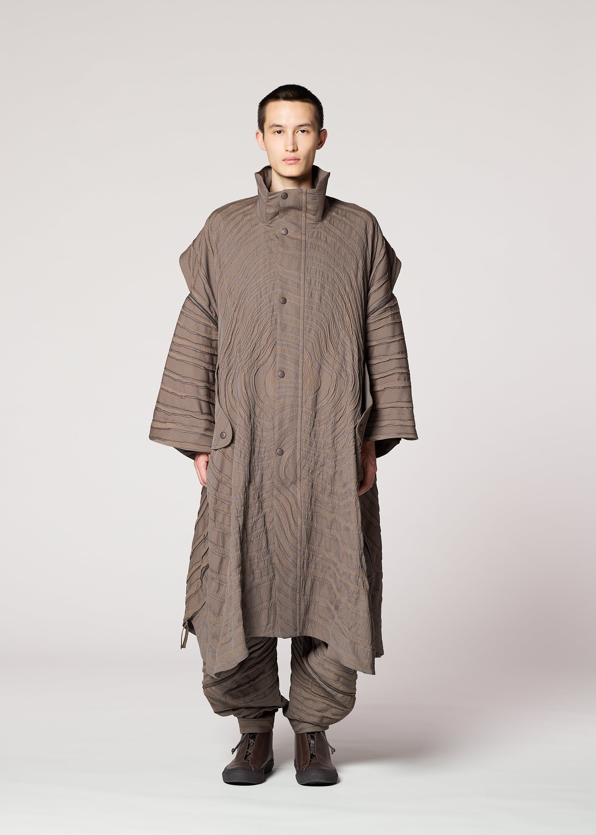 MENSWEAR - COATS – The official ISSEY MIYAKE ONLINE STORE | ISSEY
