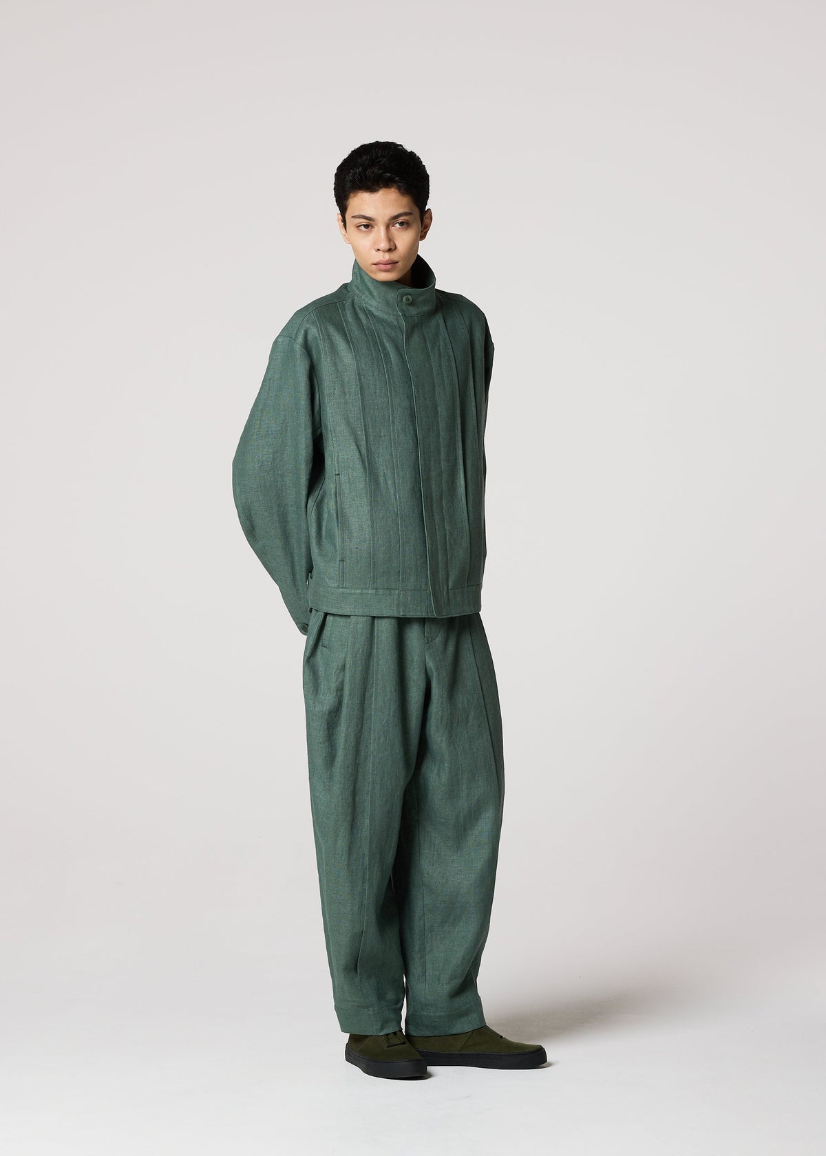 A model wears the IM MEN TOUGH LINEN jacket.