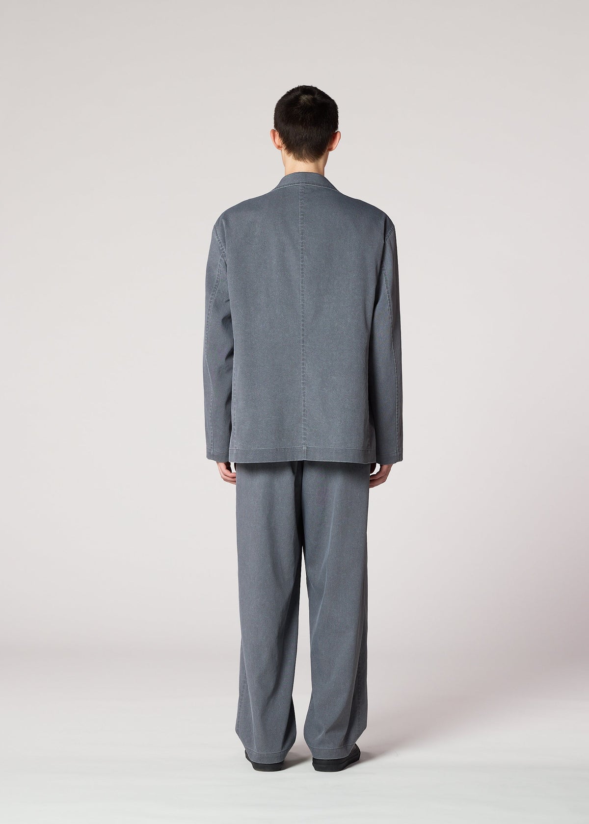 A model wears the IM MEN AIR WASH air-wash-jacket-light-blue.