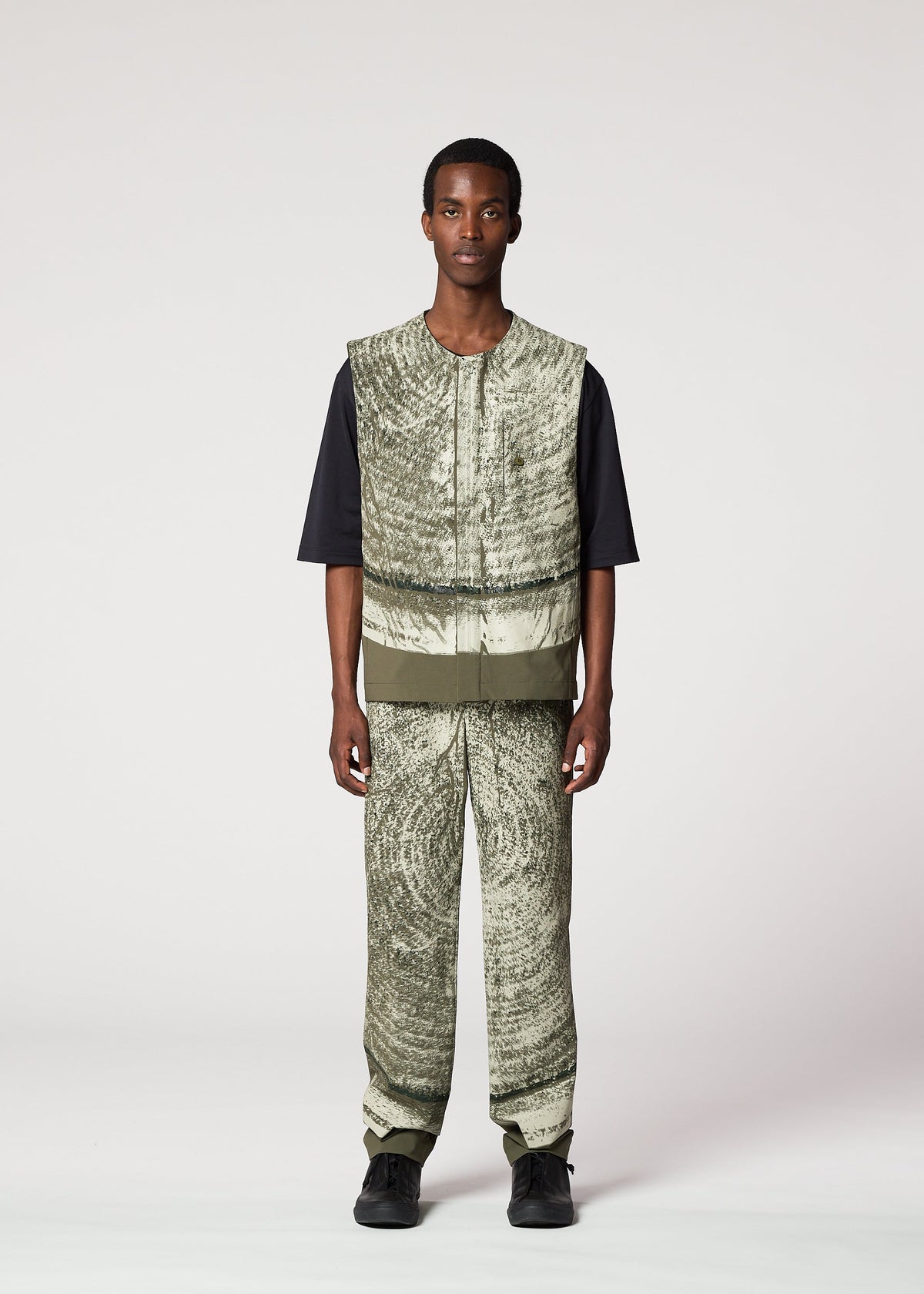 A model wears the IM MEN KAIYU vest.
