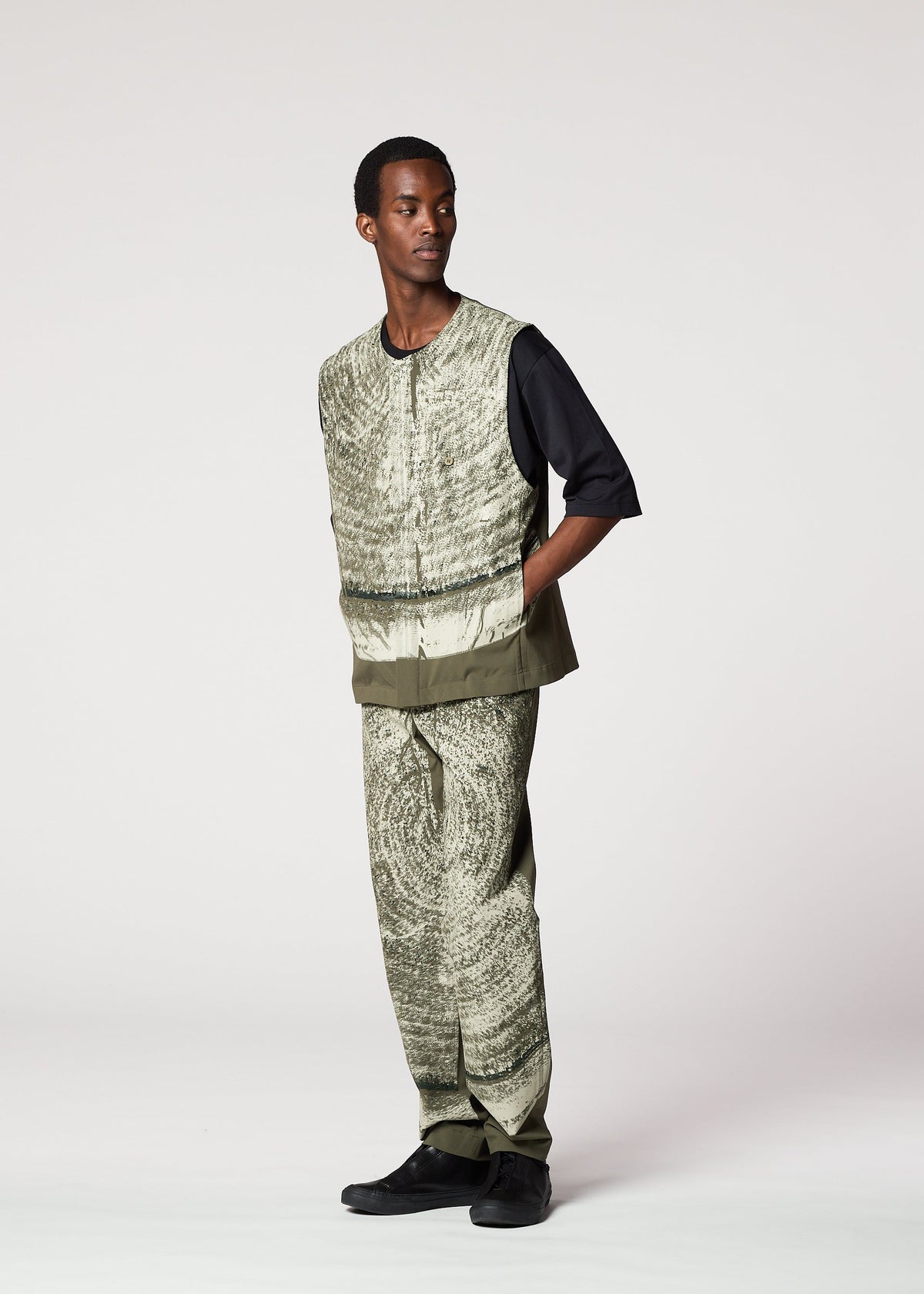 A model wears the IM MEN KAIYU vest.