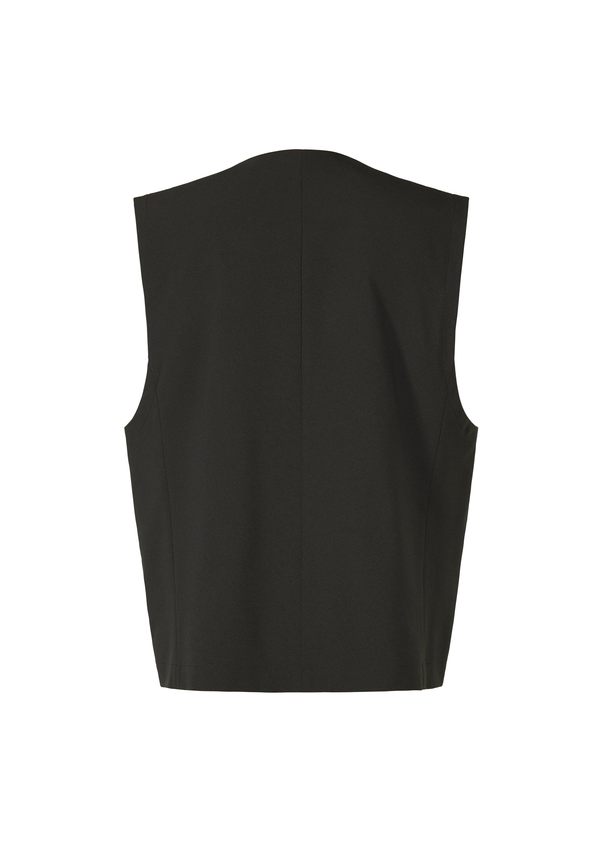 A detail shot of the IM MEN KAIYU vest.