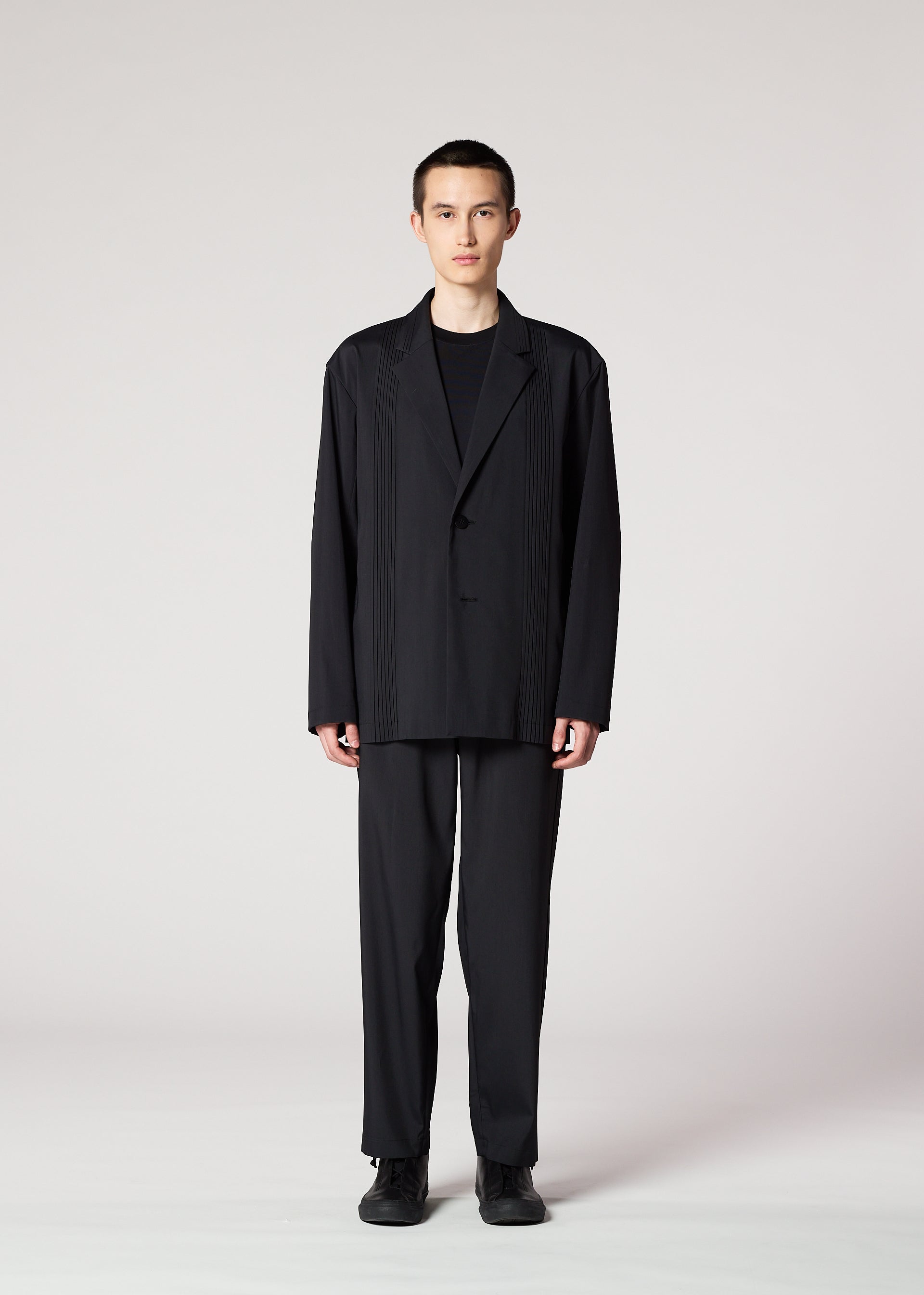 AIR PLEATS BLACK Trousers Black