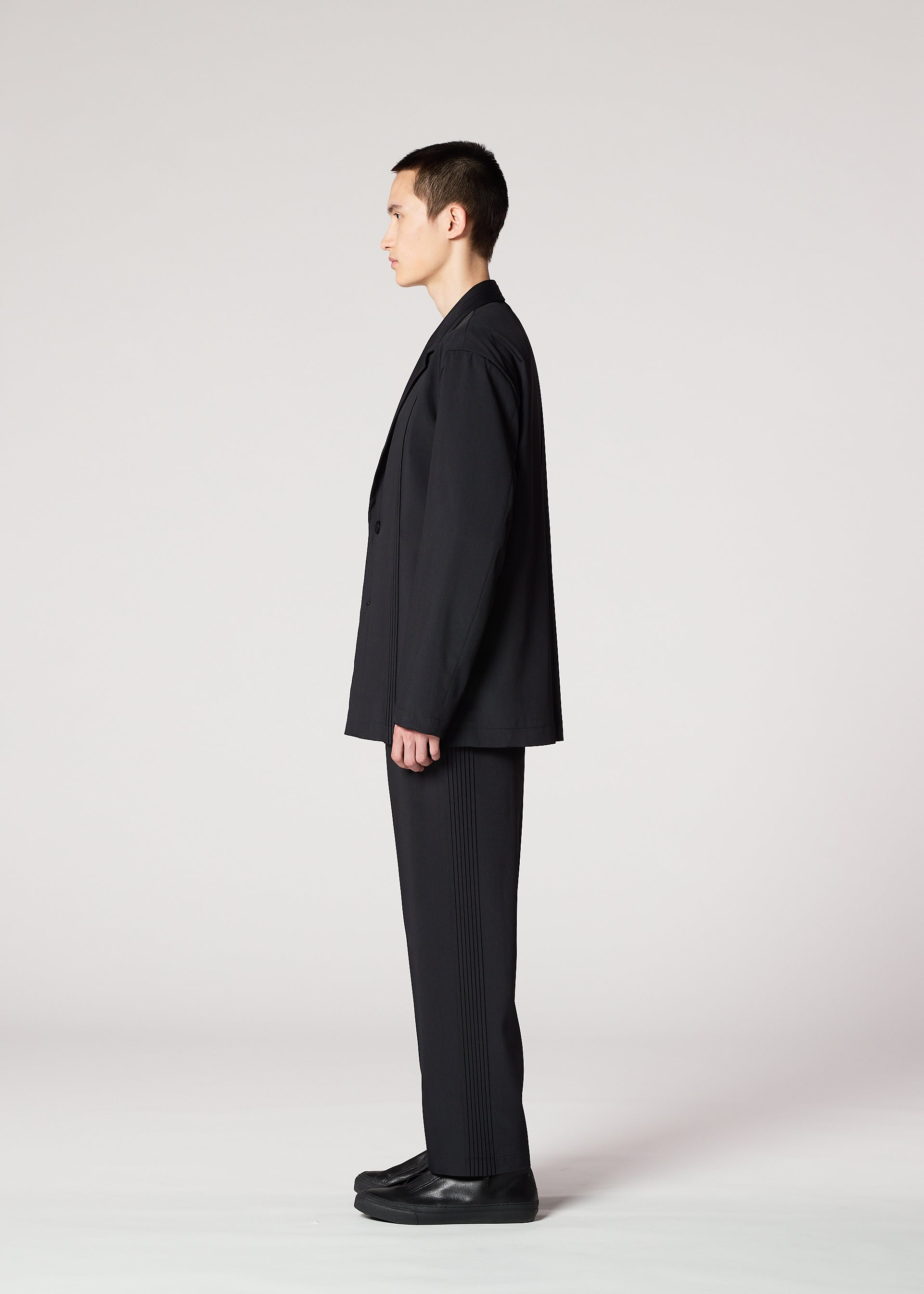 AIR PLEATS BLACK Trousers Black
