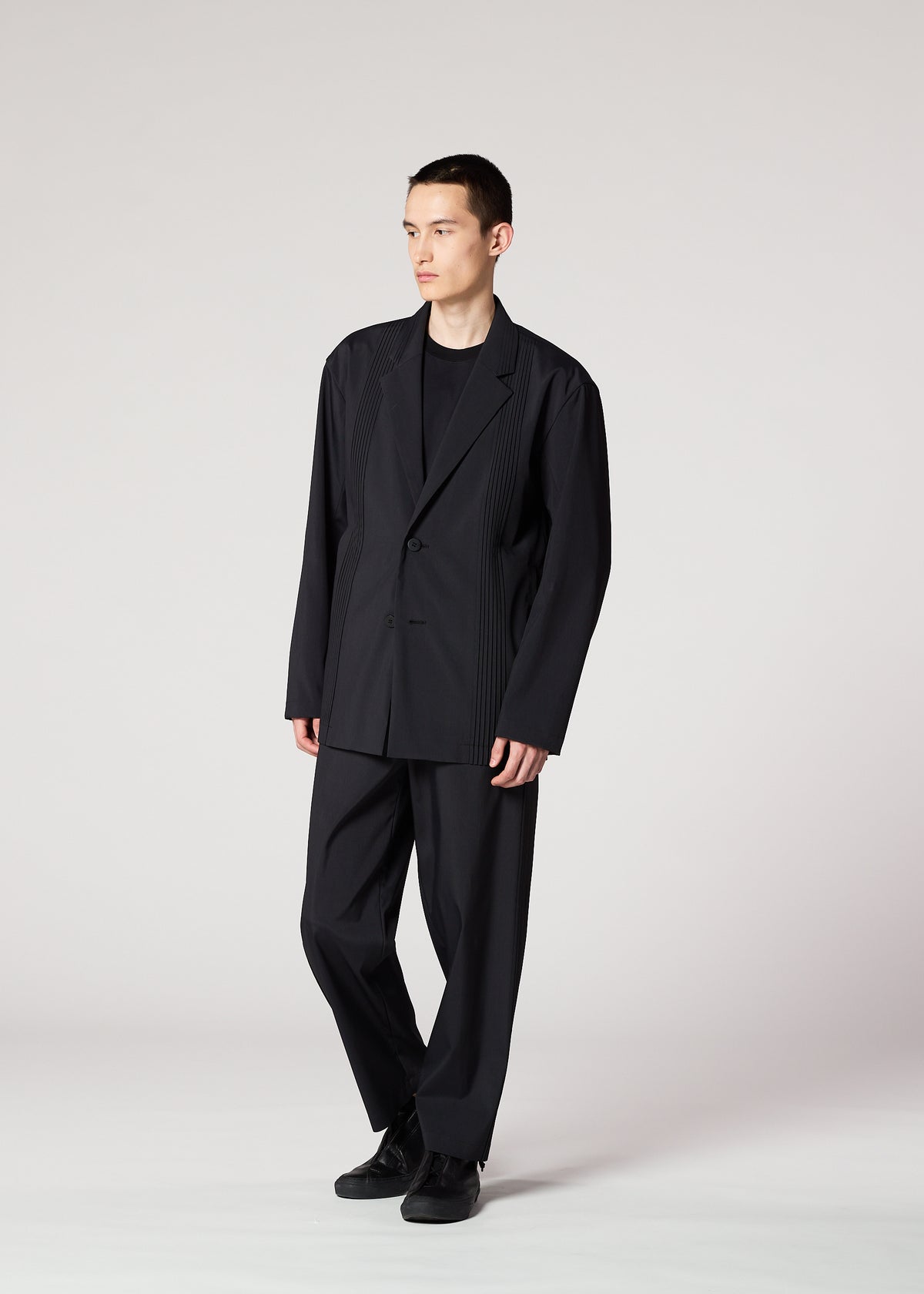 AIR PLEATS BLACK Trousers Black