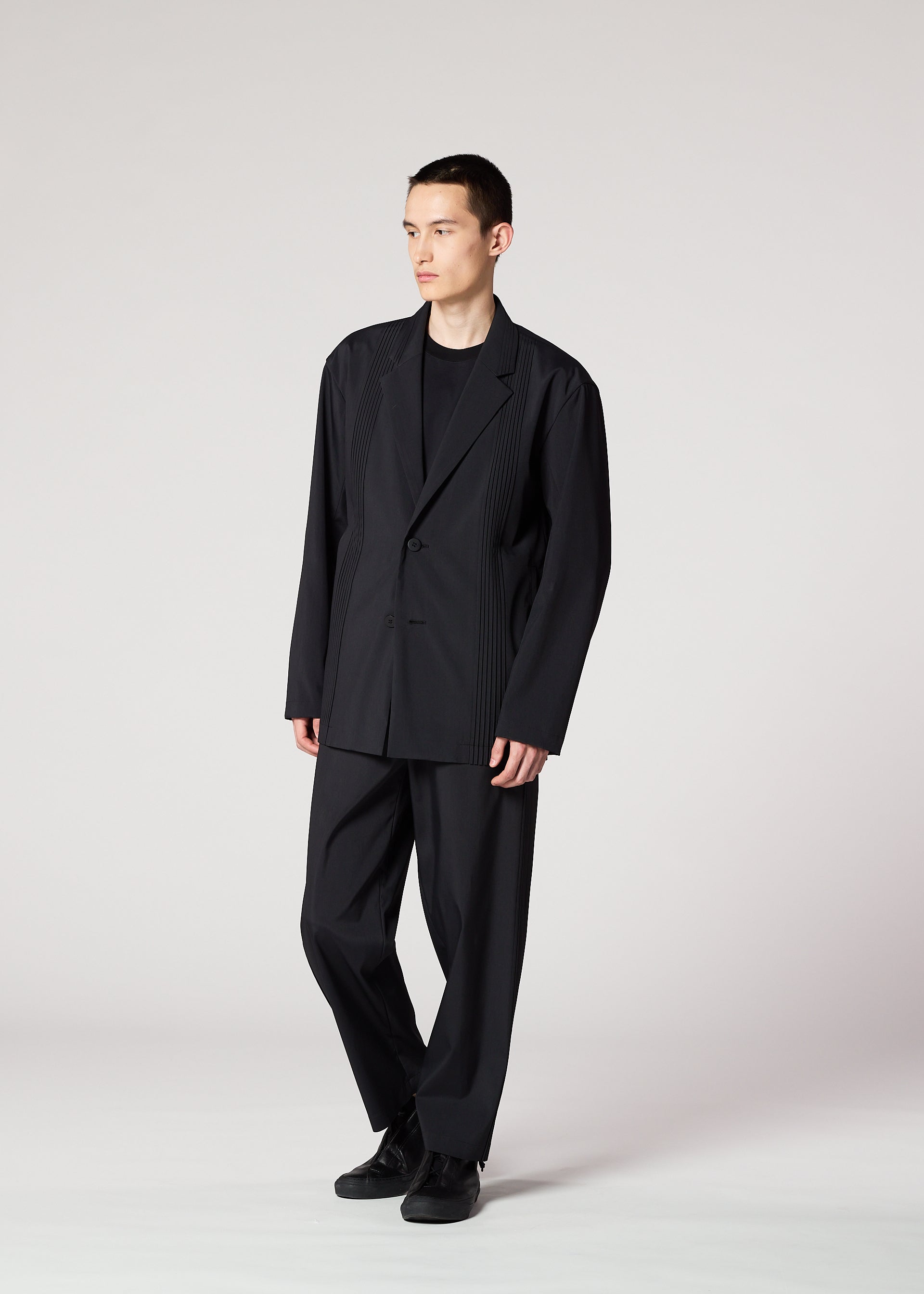 AIR PLEATS BLACK Trousers Black