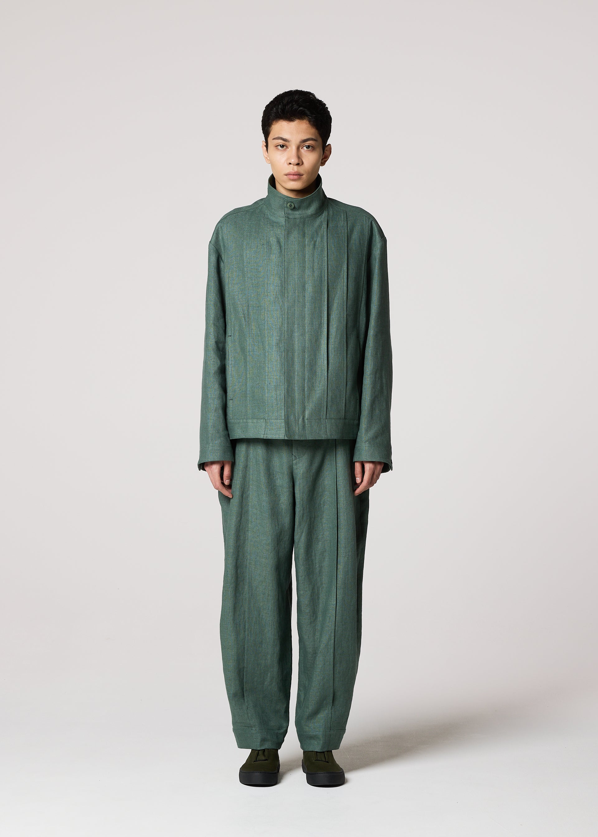 A model wears the IM MEN TOUGH LINEN trousers.