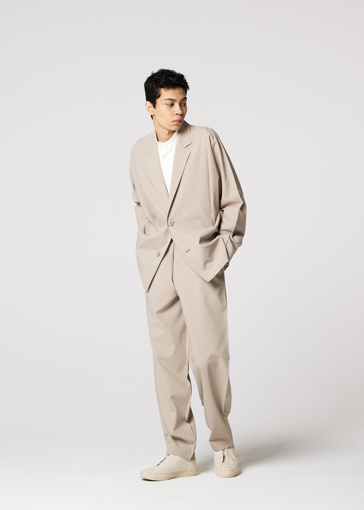 A model wears the IM MEN FLAT trousers.