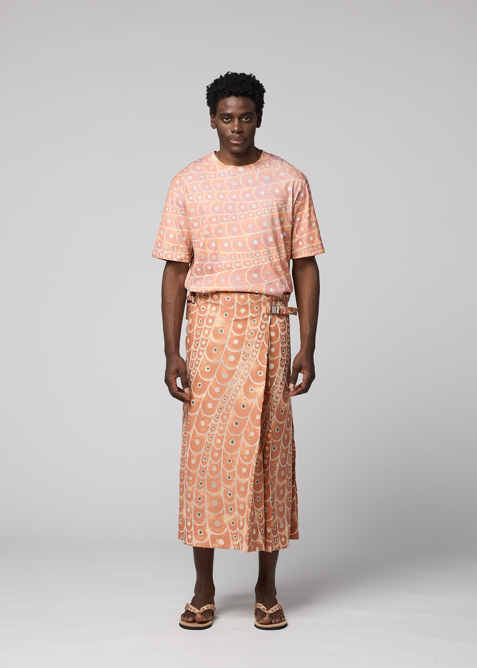 ISSEY MIYAKE Trousers – The official ISSEY MIYAKE ONLINE STORE