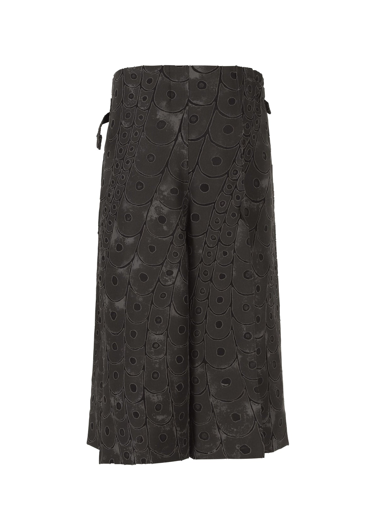 A detail shot of the IM MEN UROKOMON trousers.