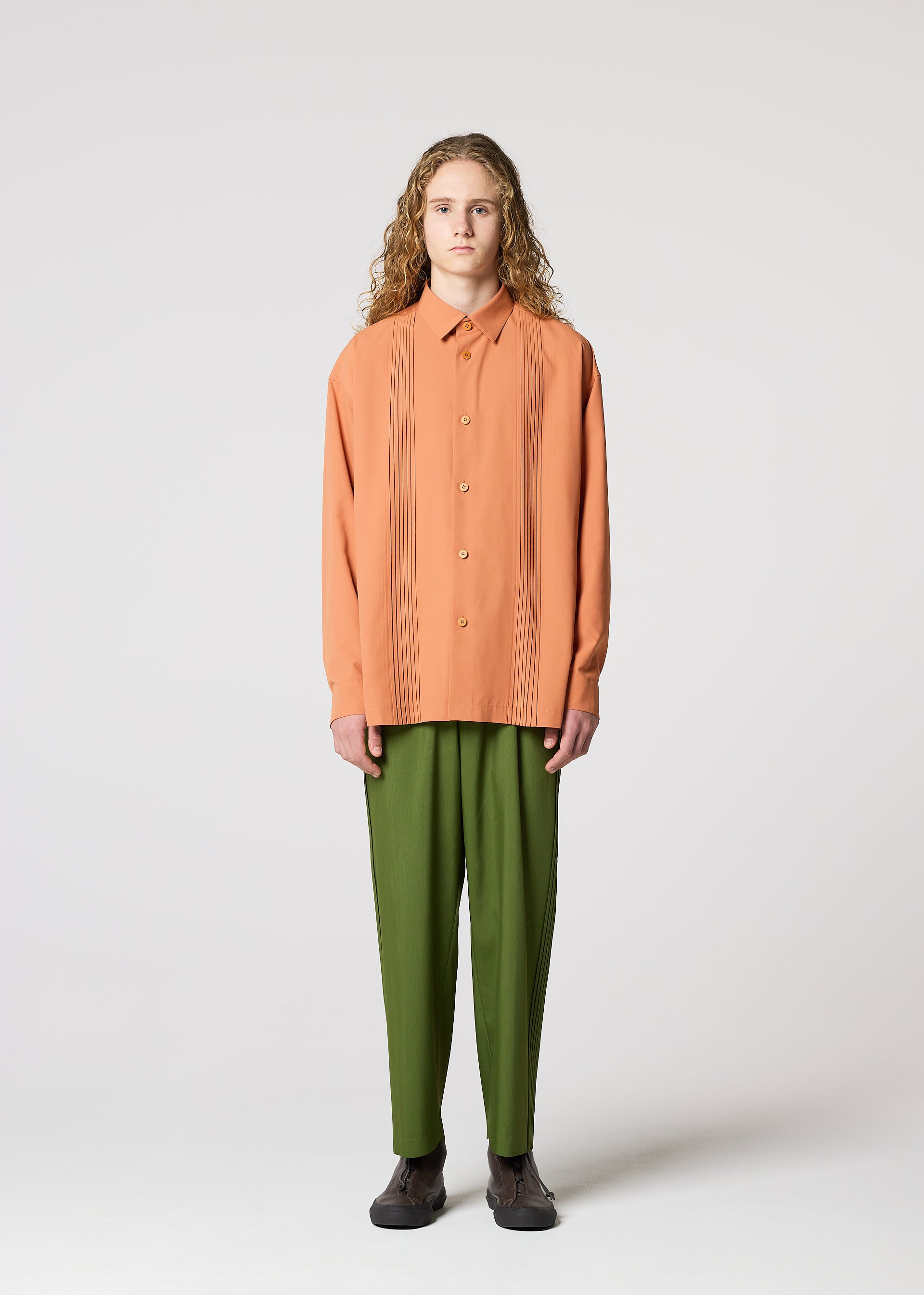 A model wears the IM MEN AIR PLEATS trousers.