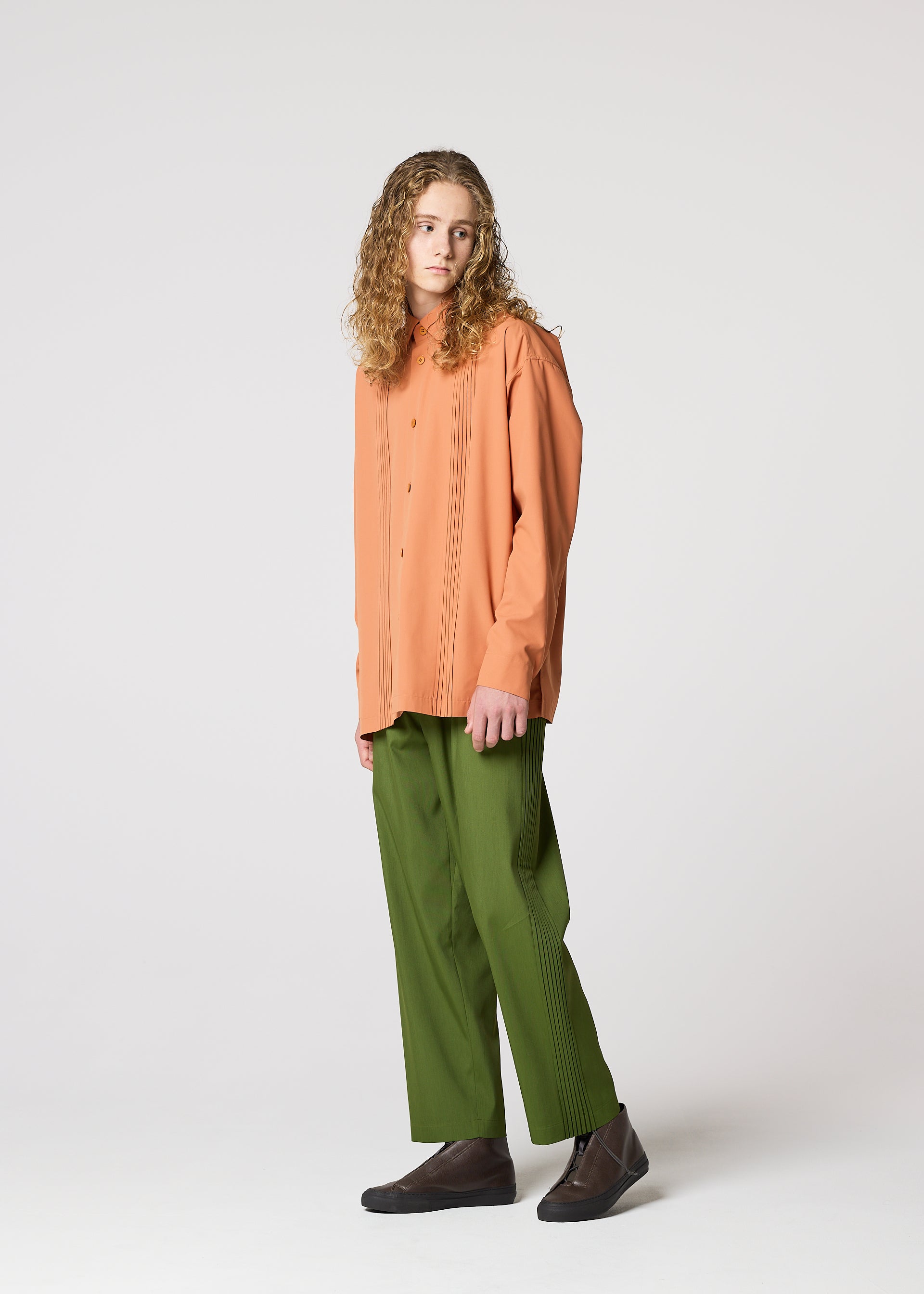 A model wears the IM MEN AIR PLEATS trousers.