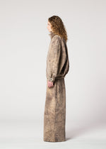 A model wears the IM MEN ELEMENTS trousers.