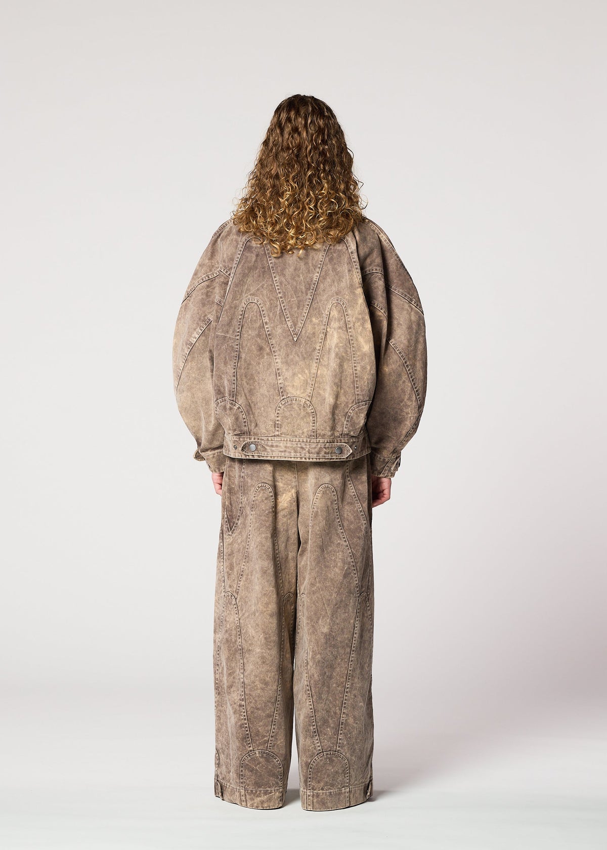 A model wears the IM MEN ELEMENTS trousers.