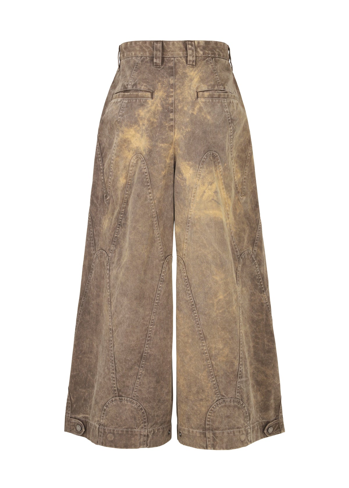 A detail shot of the IM MEN ELEMENTS trousers.