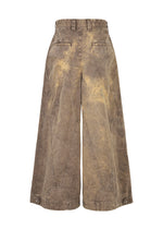 A detail shot of the IM MEN ELEMENTS trousers.