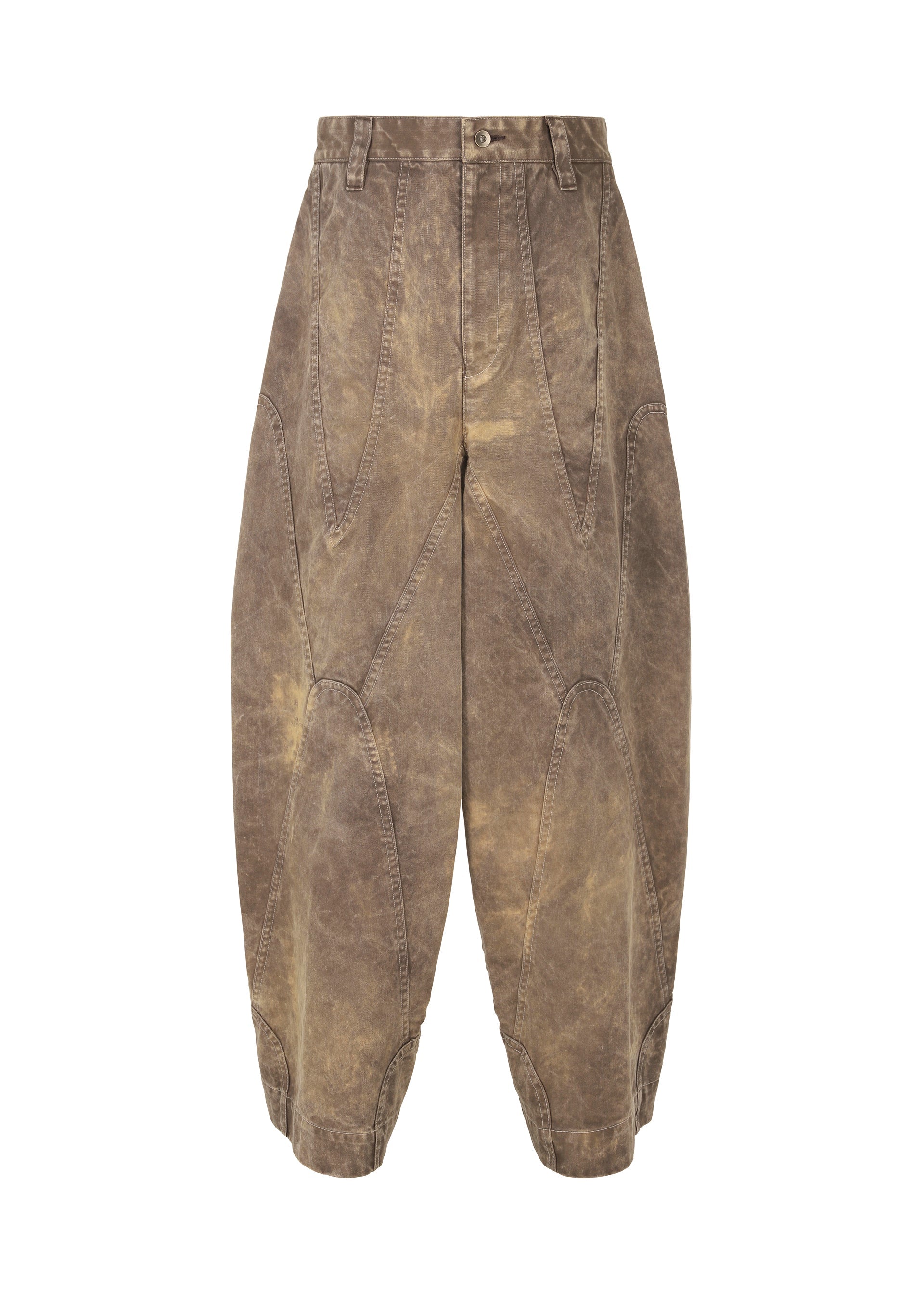 A detail shot of the IM MEN ELEMENTS trousers.